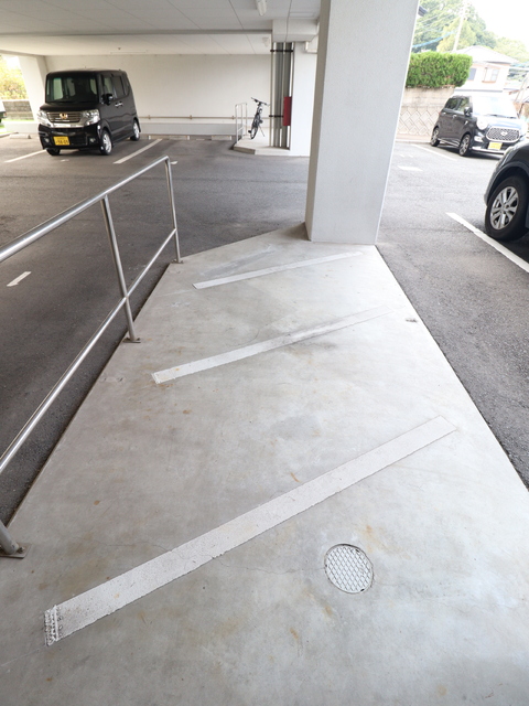 駐車場　バイク置場