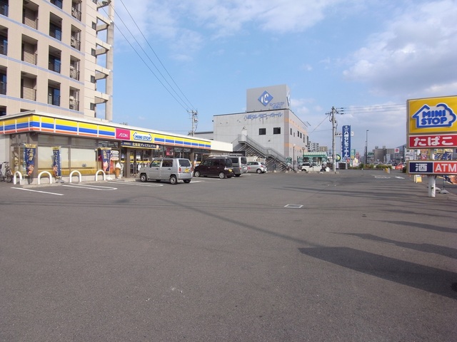 コンビニ　ミニストップ八幡穴生店（コンビニ）まで650m