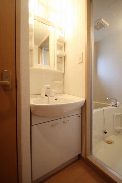 洗面設備　同物件別号室の写真です。