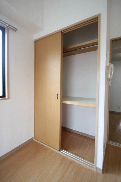 収納　同物件別号室の写真です。