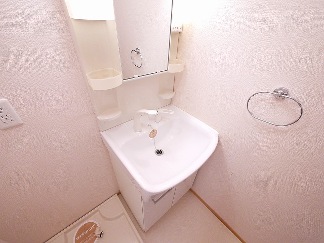 洗面設備　独立洗面台で身支度をすべて済ませてしまいましょう