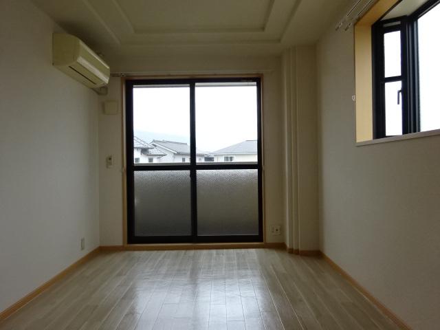 その他部屋・スペース　洋室（エアコン・出窓有）