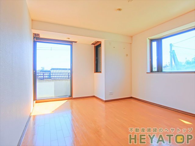 その他　洋室９.５帖（同仕様写真）