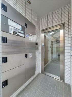 エントランス　宅配ボックス完備☆