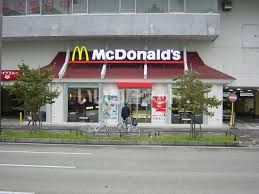 飲食店　マクドナルド城西店（飲食店）まで876m