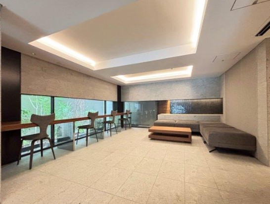 ロビー　憩いの共用スペース♪