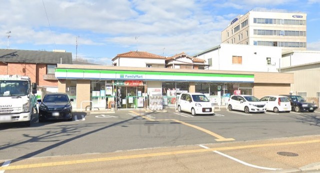 コンビニ　ファミリーマート　南吹田一丁目（コンビニ）まで743m