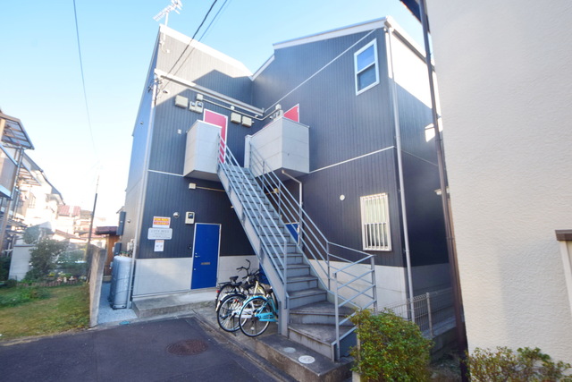 建物外観　～青い空、白い雲～