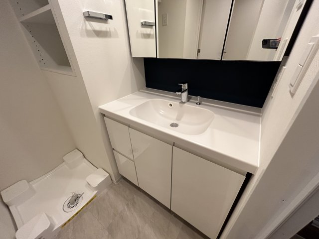 洗面設備　写真は同タイプ住居です。