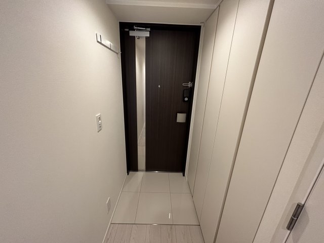 玄関　写真は同タイプ住居です。