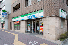 コンビニ　ファミリーマート 本駒込六丁目店（コンビニ）まで77m