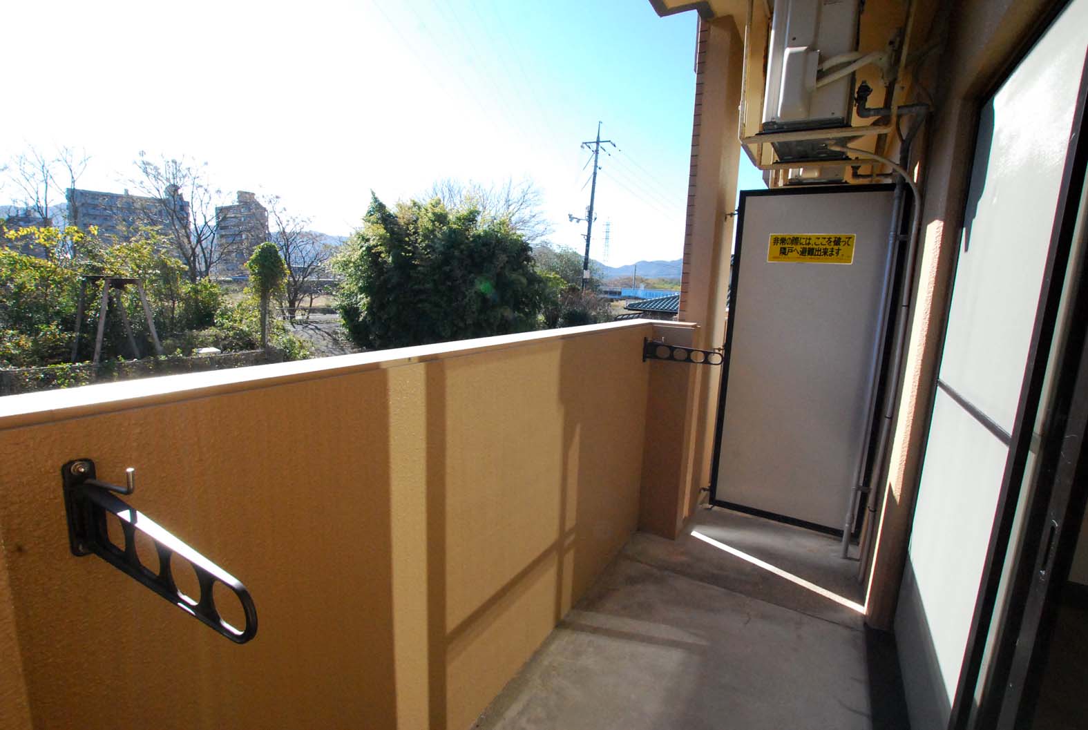 バルコニー　南側が河川敷なので日当たり良好です