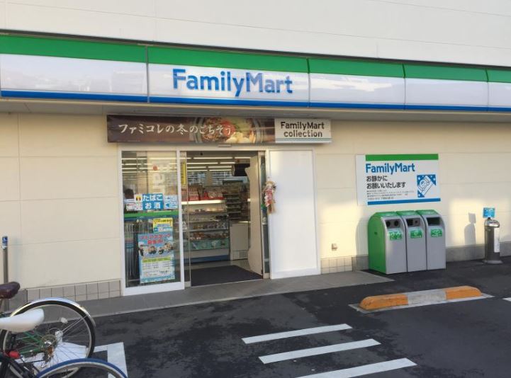 コンビニ　ファミリーマート 下馬駒沢通り店（コンビニ）まで240m