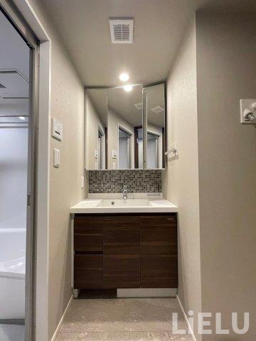 洗面設備　同シリーズ物件のモデルルームになります※現況優先