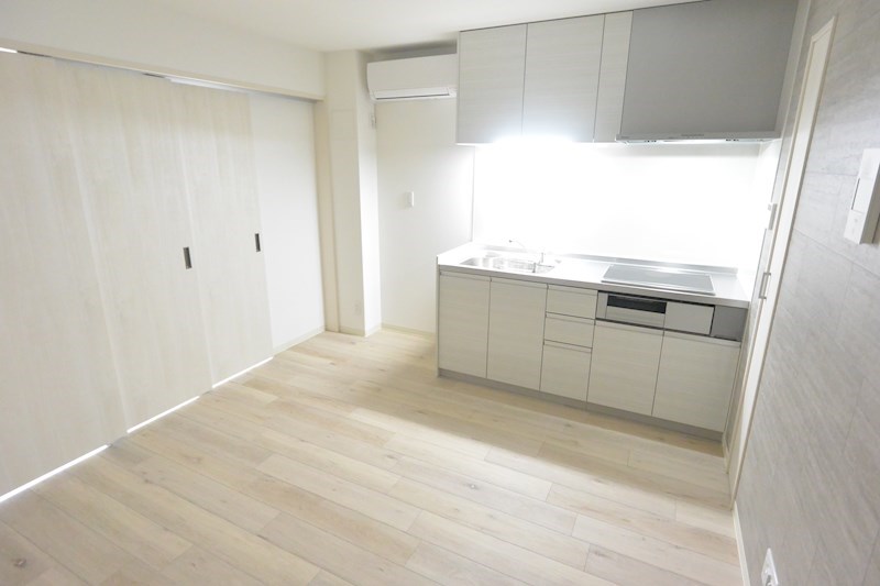 居室・リビング　フローリング仕上げ