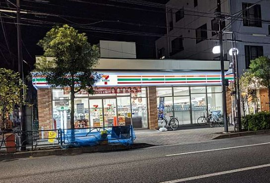 コンビニ　セブンイレブン 堀切菖蒲園駅前店（コンビニ）まで670m