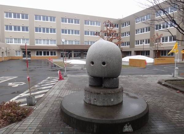 小学校　札幌市立信濃小学校（小学校）まで936m