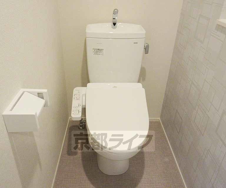 トイレ　ウォシュレット付きです・