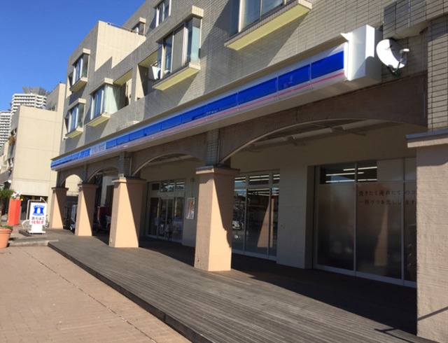 コンビニ　ローソンお台場海浜公園前店（コンビニ）まで303m