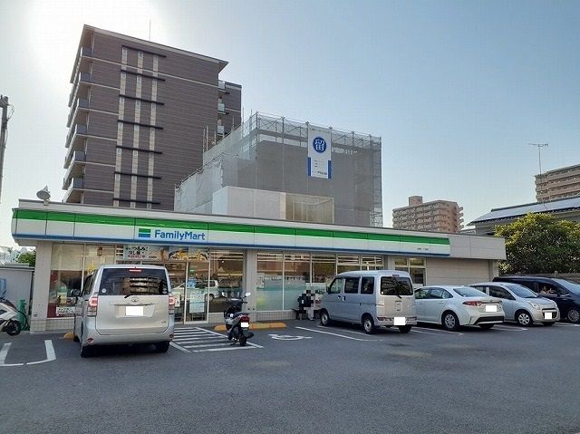 コンビニ　ファミリマート岩崎２丁目店様（コンビニ）まで450m