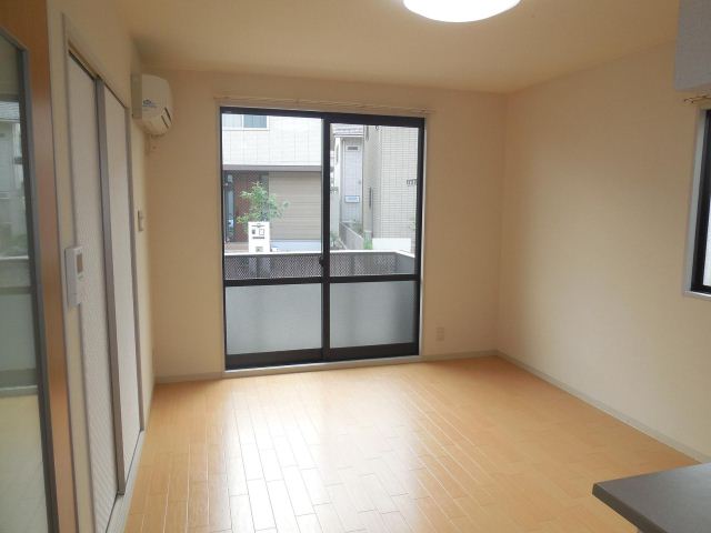 眺望　南に面した明るいリビングです