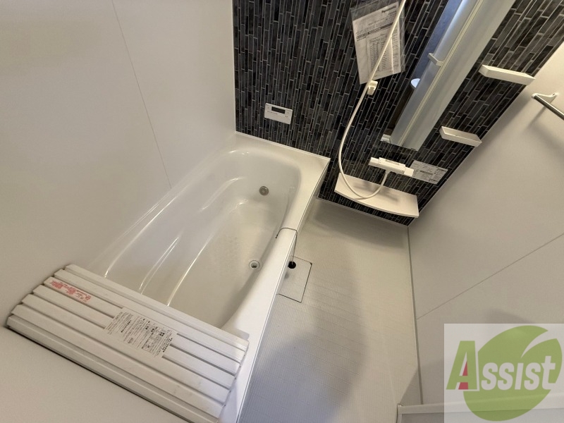 バス・シャワールーム　バスルームはこちらです。広々としてゆったり休めます。