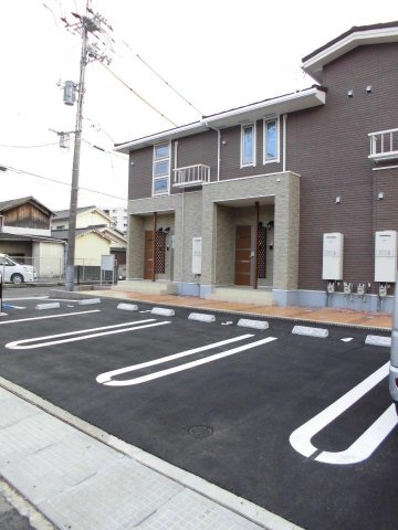 駐車場　車をお持ちの方に嬉しい駐車場付きの物件です