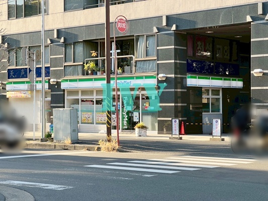 コンビニ　ファミリーマート 横浜弥生町店（コンビニ）まで317m