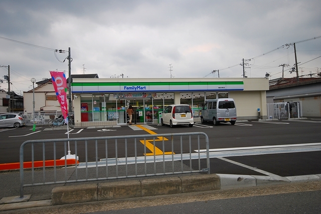 コンビニ　ファミリーマート寝屋川寿町店（コンビニ）まで218m