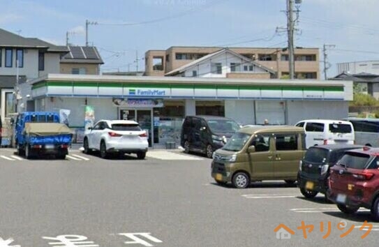 コンビニ　ファミリーマート東名三好インター店（コンビニ）まで240m