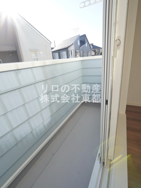 バルコニー　お天気のいい日は洗濯物も気持ちよく干せますね！