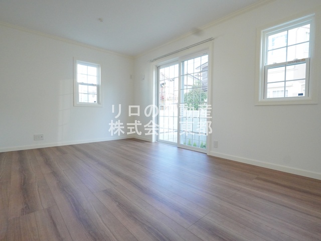 居室・リビング　広いリビングでゆったりくつろげる憩いの空間♪