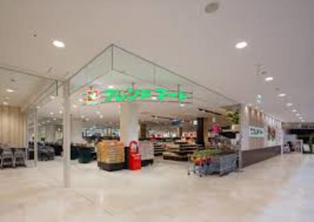 スーパー　フレンドマートMOMOテラス店（スーパー）まで934m