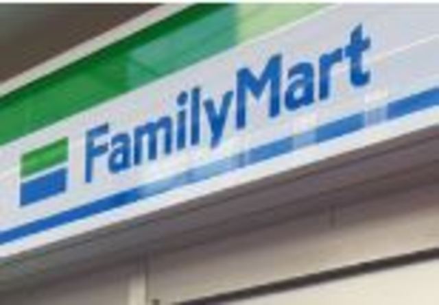 コンビニ　ファミリーマート妙蓮寺駅前店（コンビニ）まで784m