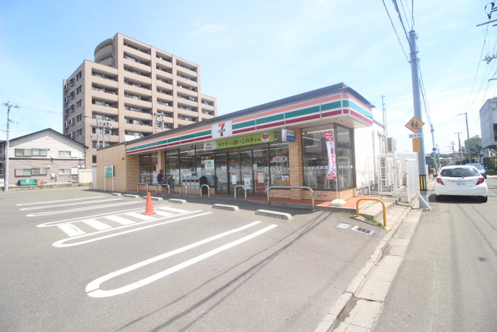 コンビニ　セブンイレブン（コンビニ）まで462m