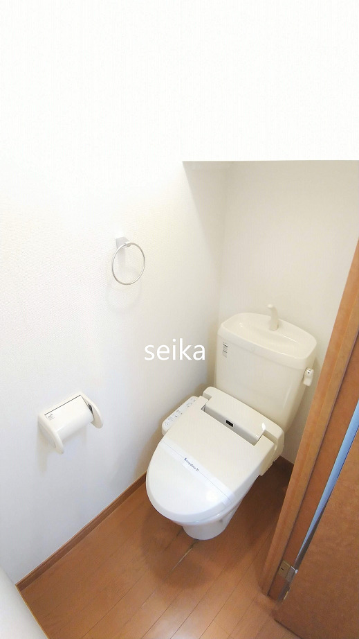トイレ　温水洗浄便座付き