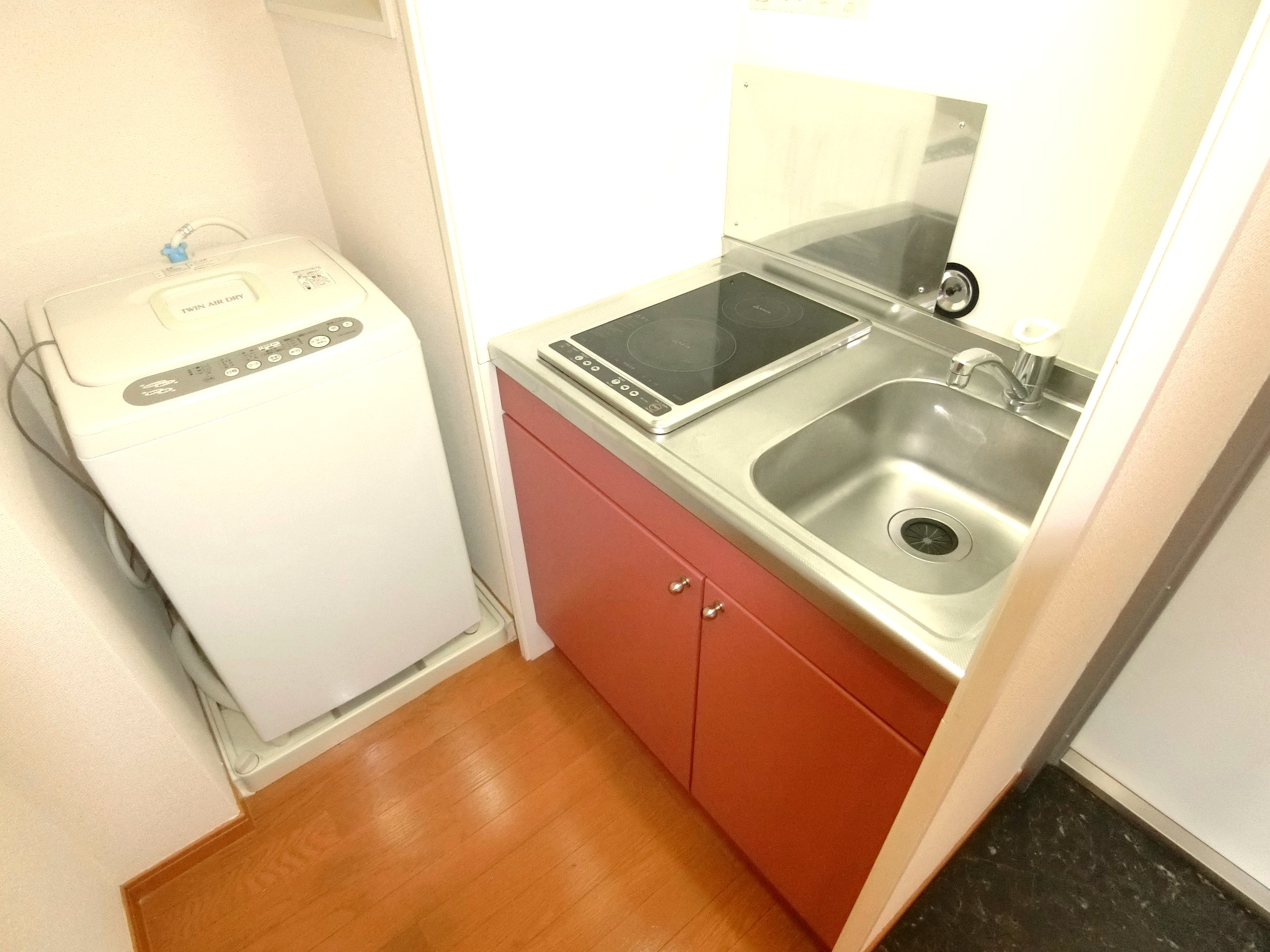 キッチン　キッチンに２口コンロと室内に洗濯機を完備です☆