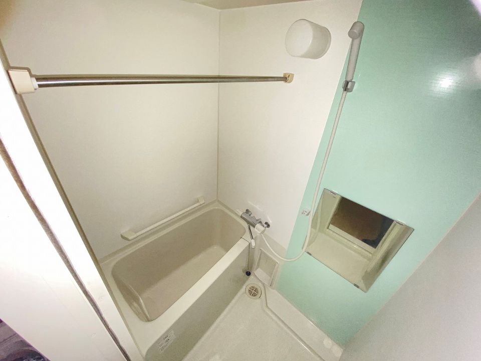 バス・シャワールーム　パネルの色は相違がある場合がございます。