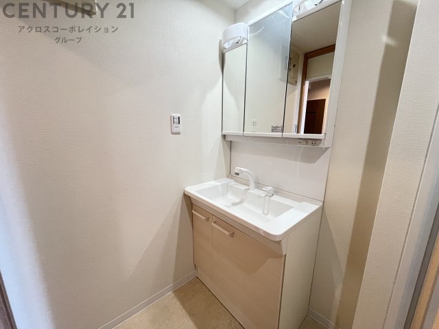 洗面設備　洗面所内に洗濯機置場あり!