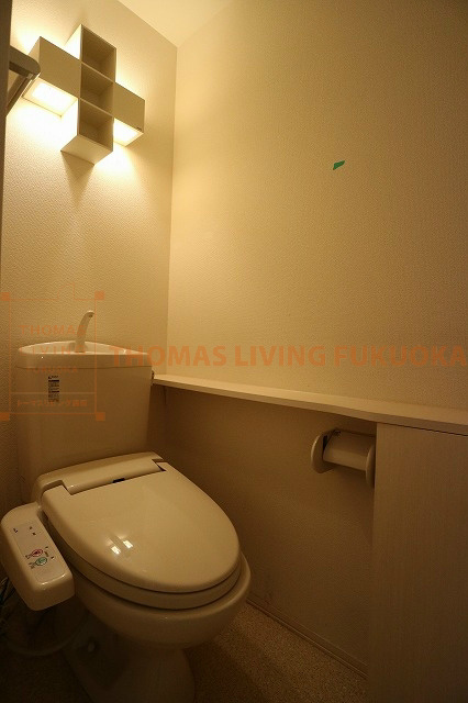 トイレ　※同型参考写真