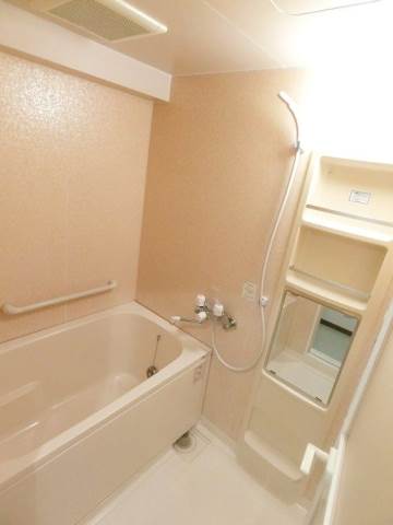 バス・シャワールーム　追い焚き機能付きのバスルーム！