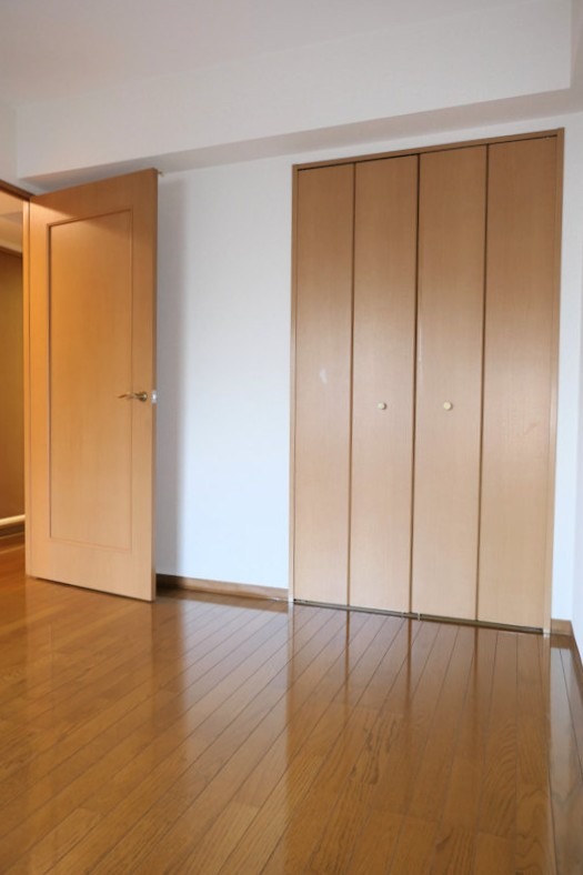 その他部屋・スペース　５．８帖の洋室は主寝室としておすすめです♪