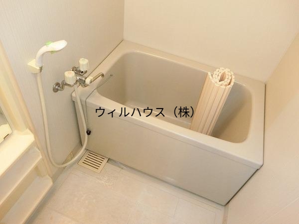 バス・シャワールーム　浴室乾燥機付きバス！