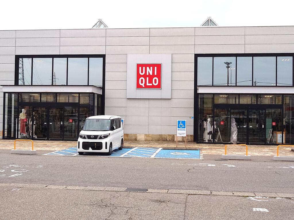 ショッピングセンター　ユニクロイータウン大島店（ショッピングセンター）まで675m