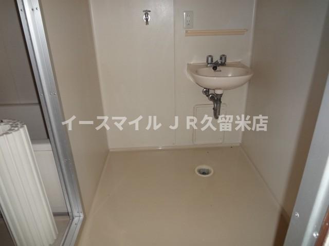 洗面設備　明るい洗面所です