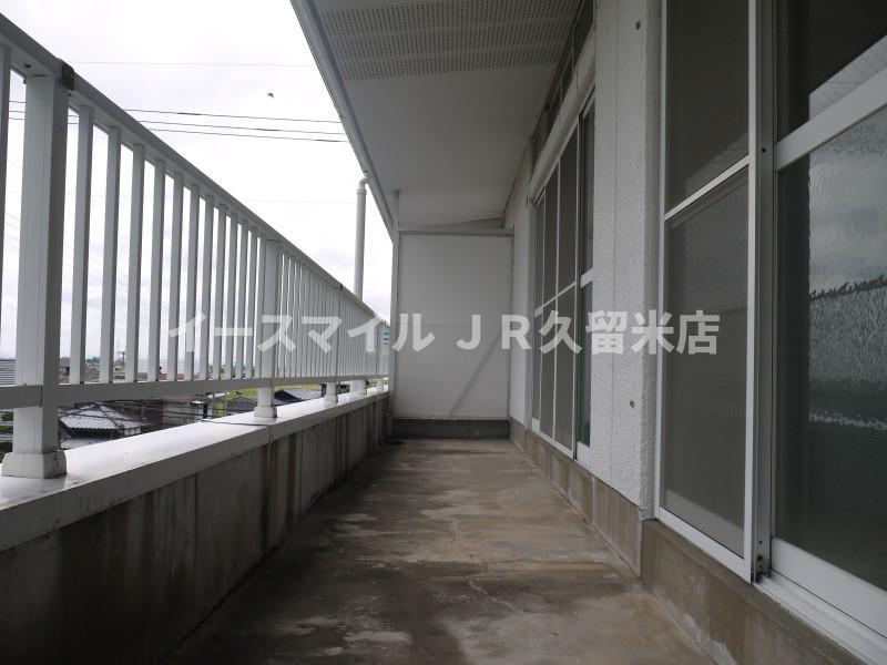 バルコニー　開放的で明るい空間を演出してくれるバルコニーです