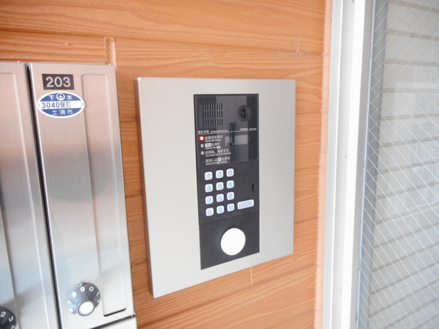 エントランス　オートロック付きエントランス