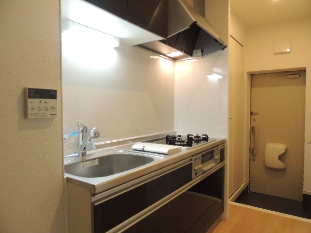 キッチン　3口コンロ付きシステムキッチン