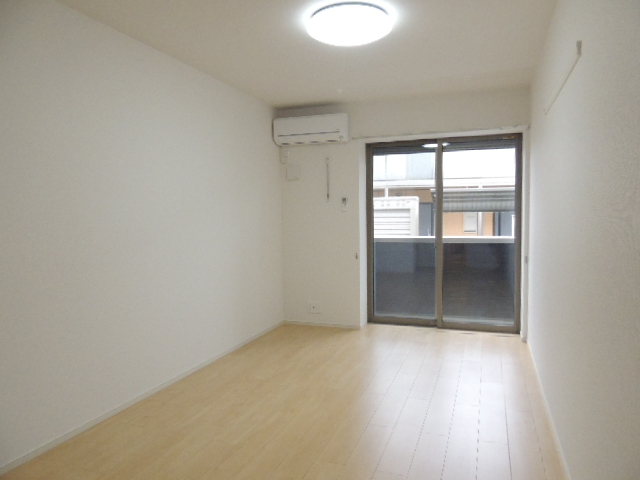 居室・リビング　8.3帖洋室