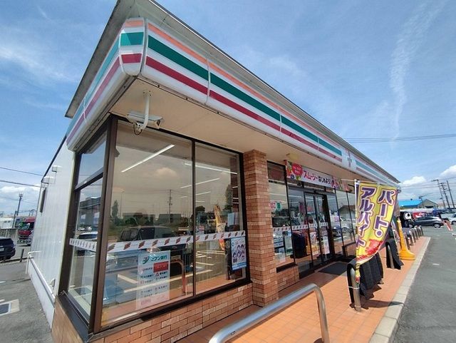 コンビニ　セブンイレブン（コンビニ）まで200m